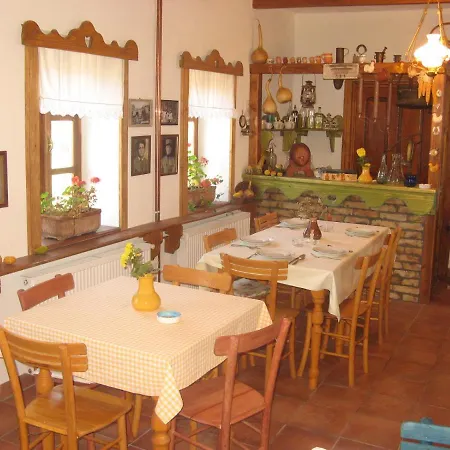 Etno Kuca Deram ファームステイ Mokrin