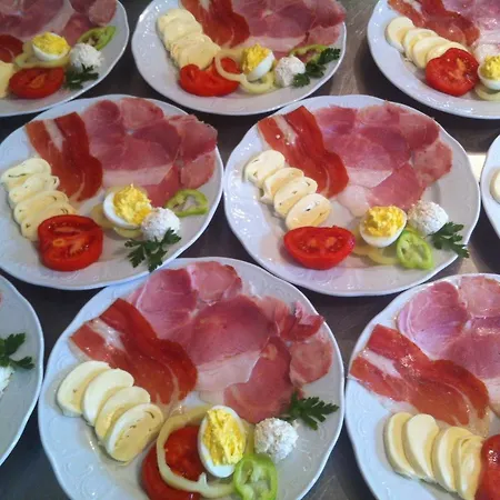 Etno Kuca Deram 农家乐 *